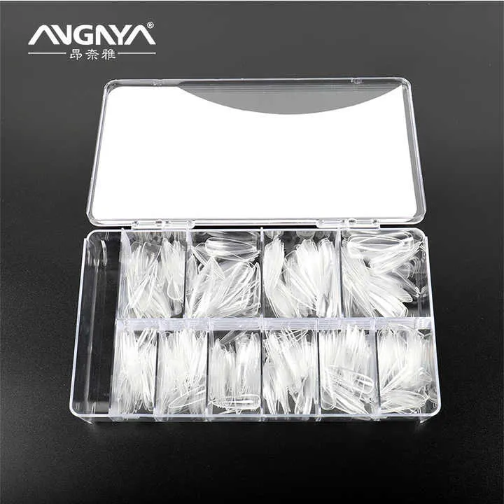 قطعة من أظافر صناعية-a piece of artificial nails