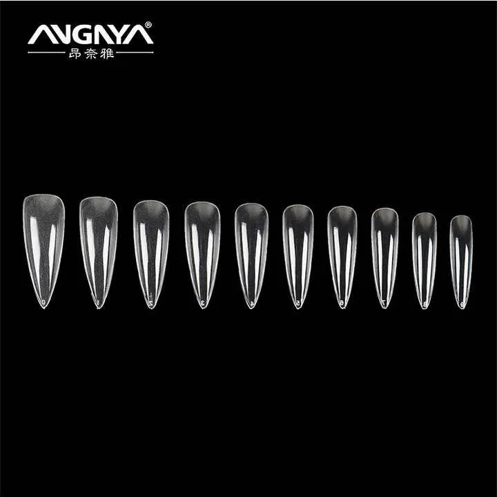 قطعة من أظافر صناعية-a piece of artificial nails
