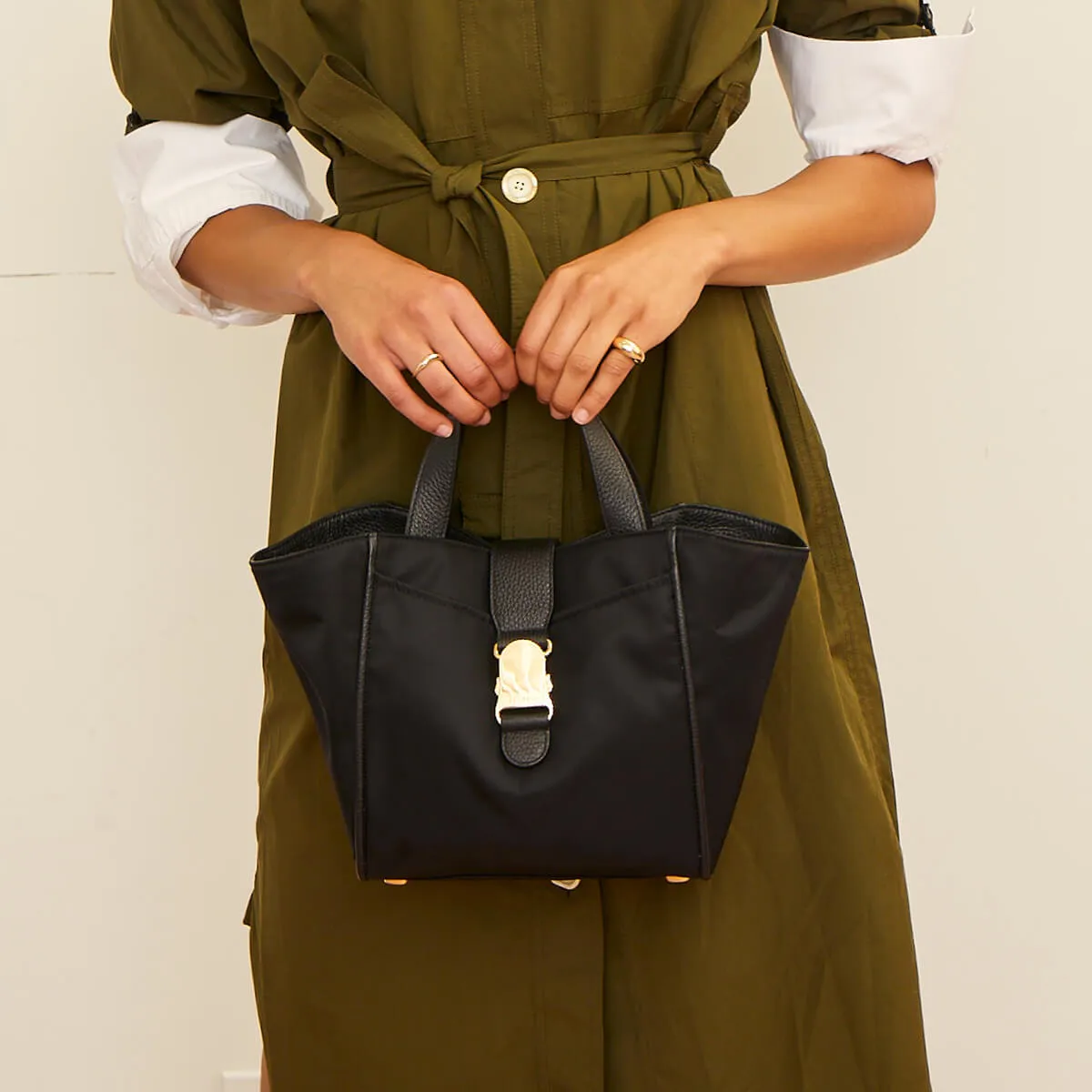 Last Chance | Strati Shopper | Nylon